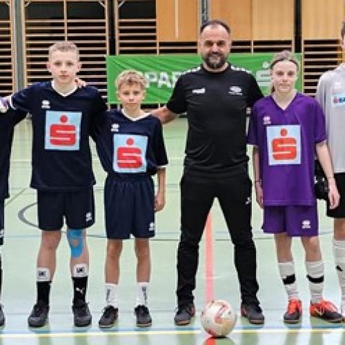 Links die Mannschaft der MS Lechtal und rechts die Mannschaft der SMS Egger Lienz