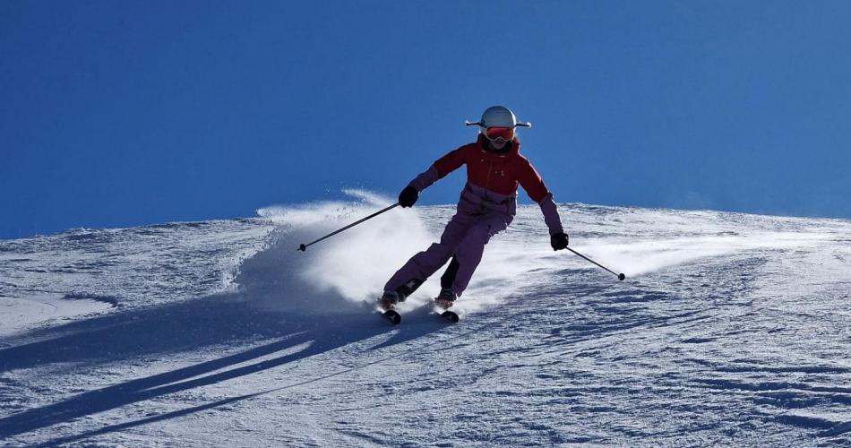 Skifahrerin bei der Abfahrt